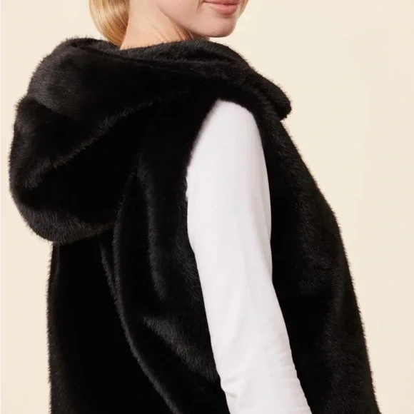 NWT Dolce Cabo Black Faux Fur Vest with hood